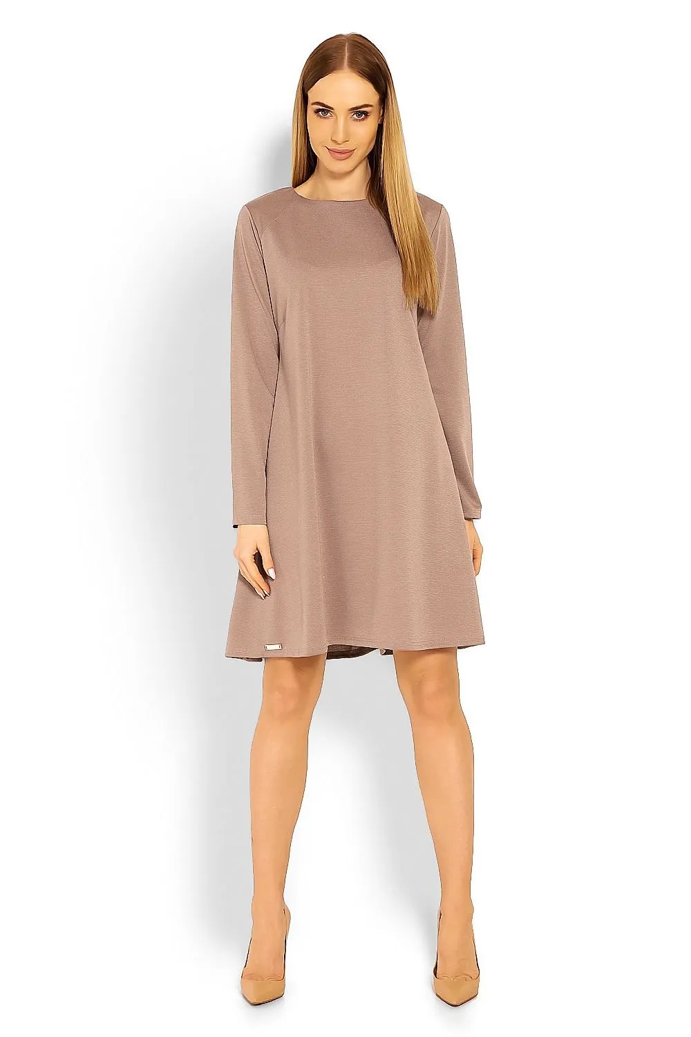 Chic Trapezoidal Daydress with Stylish Peekaboo Accents