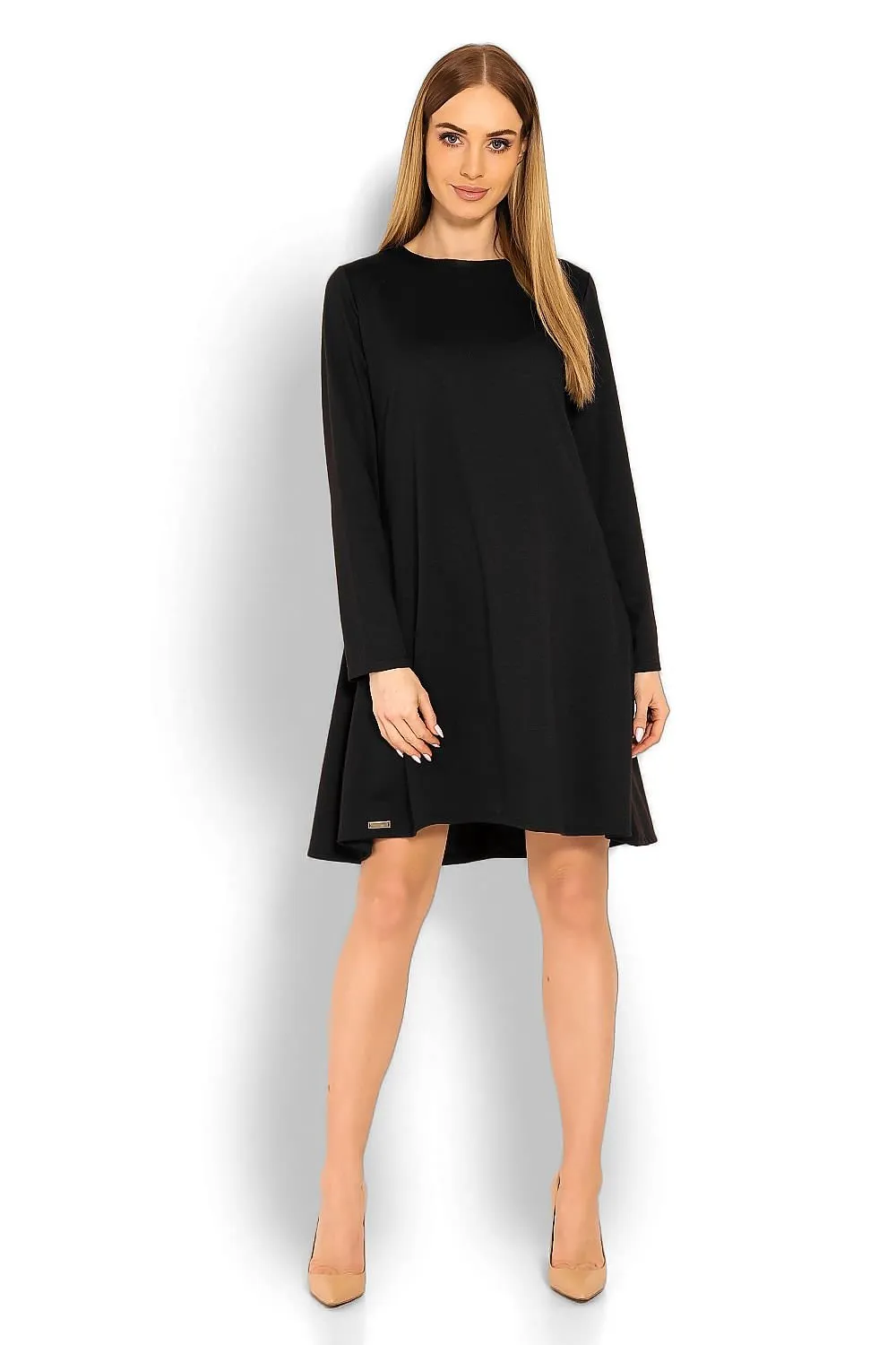 Chic Trapezoidal Daydress with Stylish Peekaboo Accents