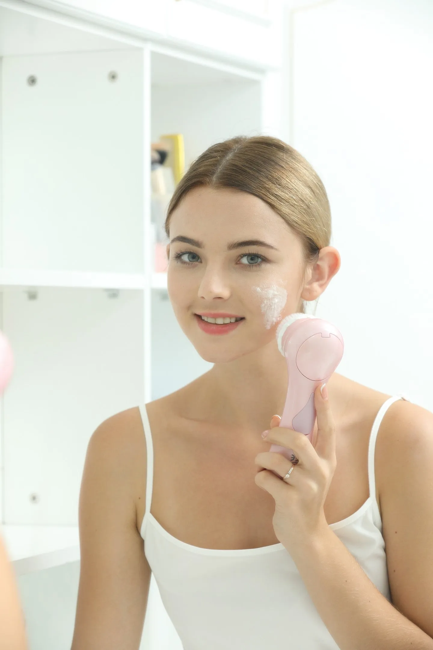 DL028-Pink Ultrasonic Facial Brush