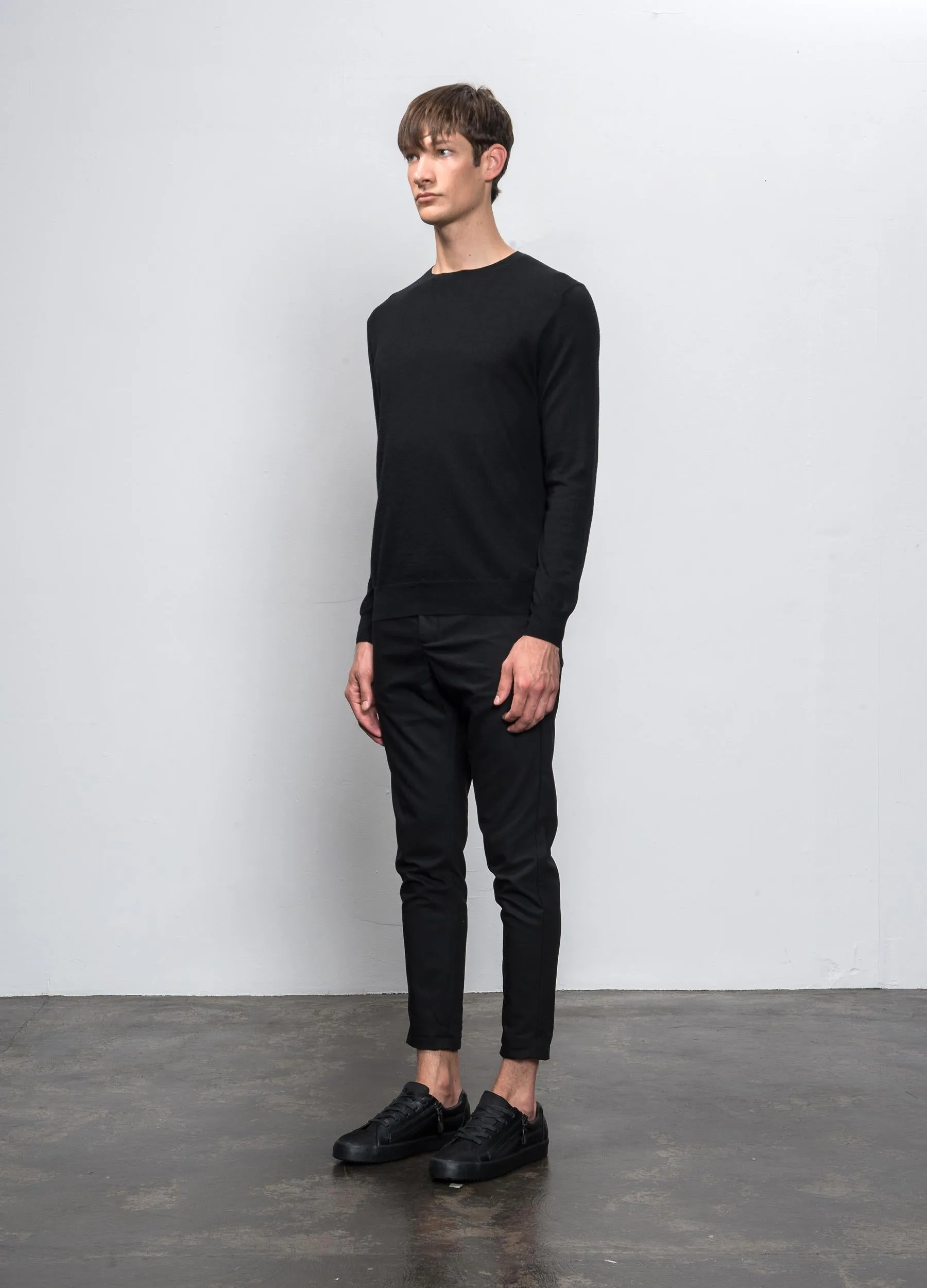 Men Lightweight Crew Neck_Black