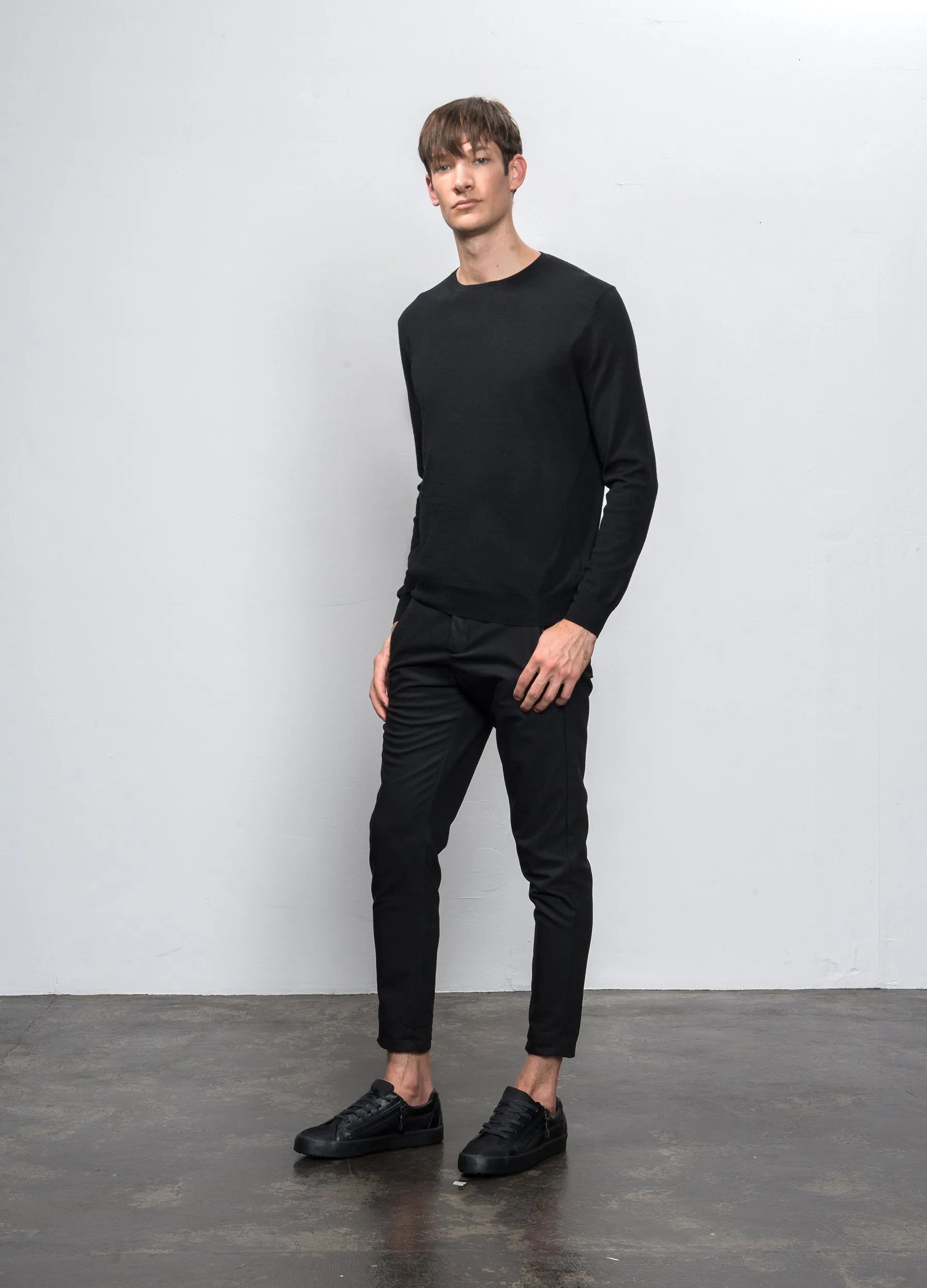 Men Lightweight Crew Neck_Black