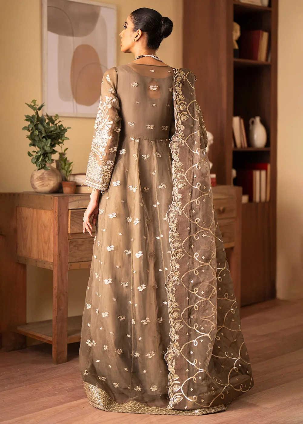 Romansiyyah Luxury Formals '24 by Emaan Adeel | YESRA